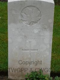 Etaples Military Cemetery - MacRae, William David